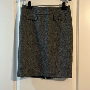 The Limited size 2 black and white skirt like new